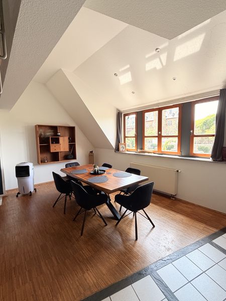 Exklusive Maisonette-Wohnung mit Galerie, Tiefgaragenstellplatz und Blick auf den Hexenturm 